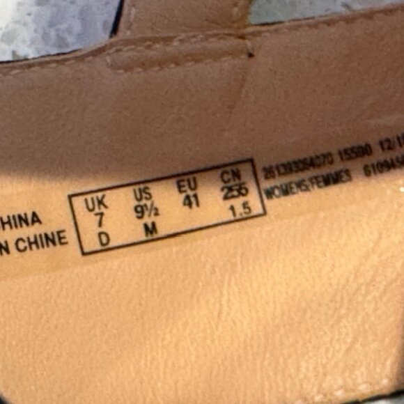 Clarks Black Leather Sandals. Like New! - Picture 9 of 10